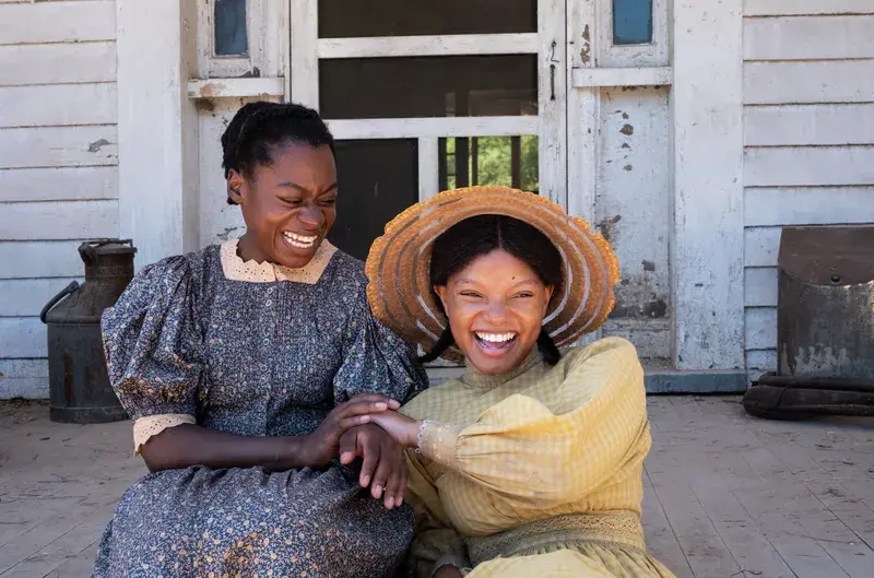 Celie y Nettie antes de tomar caminos diferentes. 