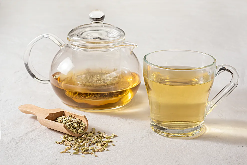 El té de hinojo se utiliza desde la antigua Grecia para calmar espasmos y desinflamar el vientre.