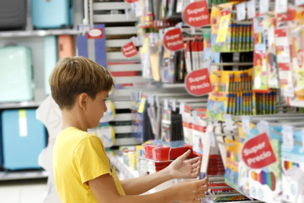 el gobierno anunció que habrá "vouchers" para la compra de útiles escolares aunque todavía no brindó precisiones.