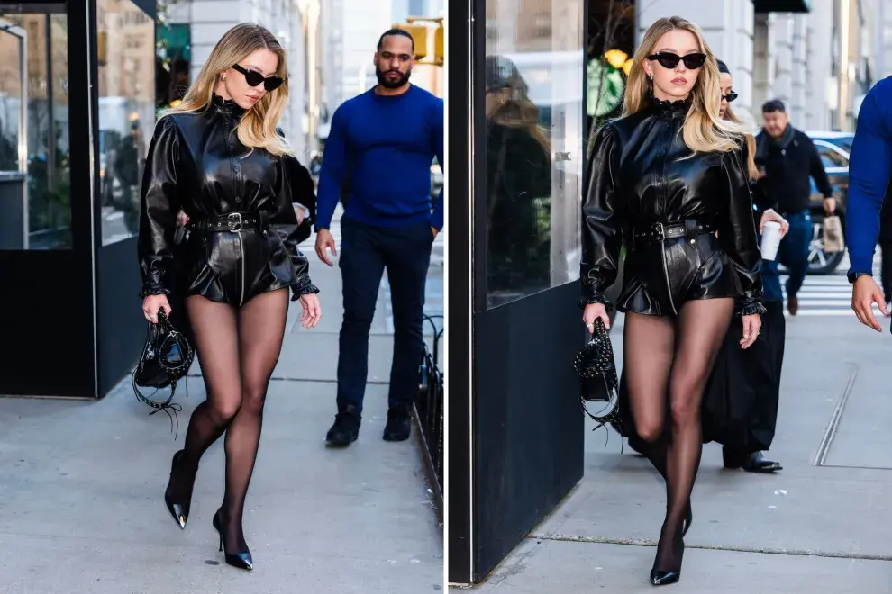 Sydney Sweeney  con un look de no pants y full cuero en las calles de Nueva York.