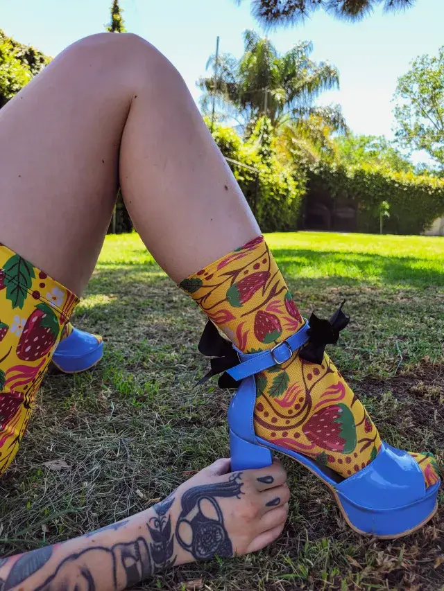 En microtul con estampa de frutillas, ideales para usar con sandalias. Estas son de la nueva temporada de Inquieta. @inquietaok