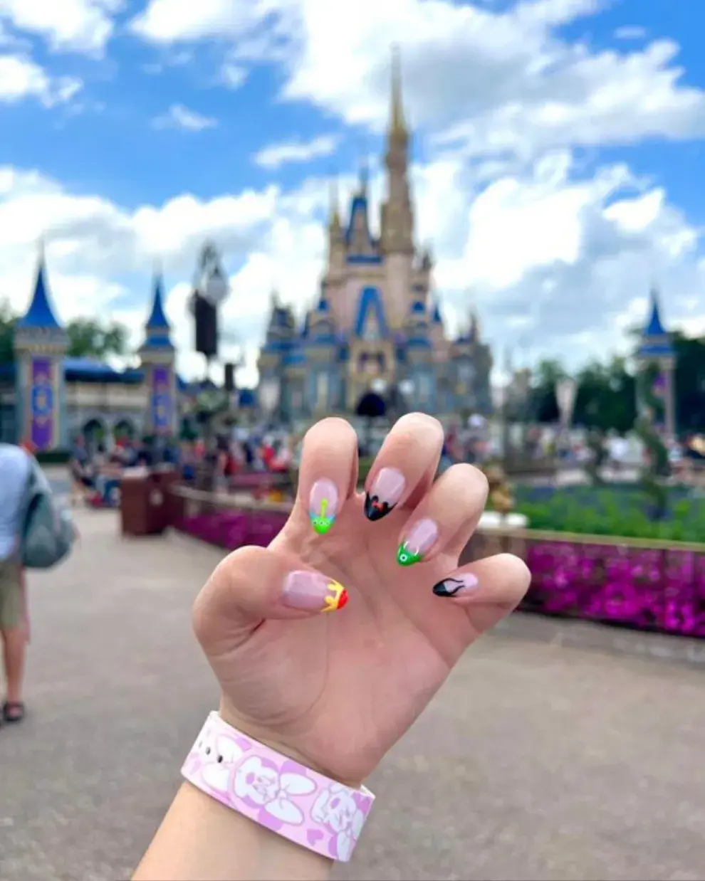 ¿Alguien dijo Disney? Este diseño suma el "cartoon" de una forma más sutil, con inspiraciones en Minnie, Toy Story, Monster Inc y hasta Maléfica.
