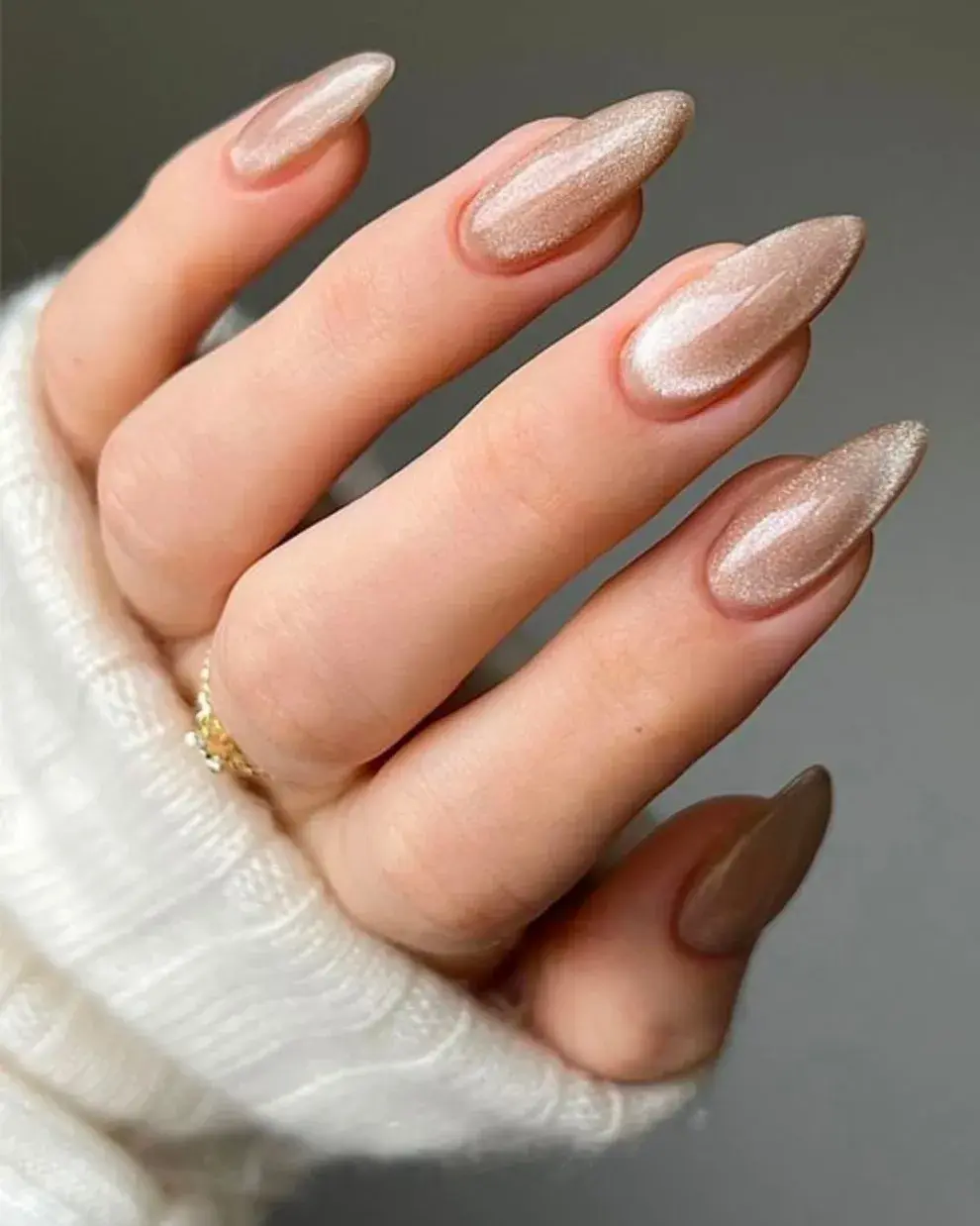 Las glaze nails en un tono beige son una bomba.