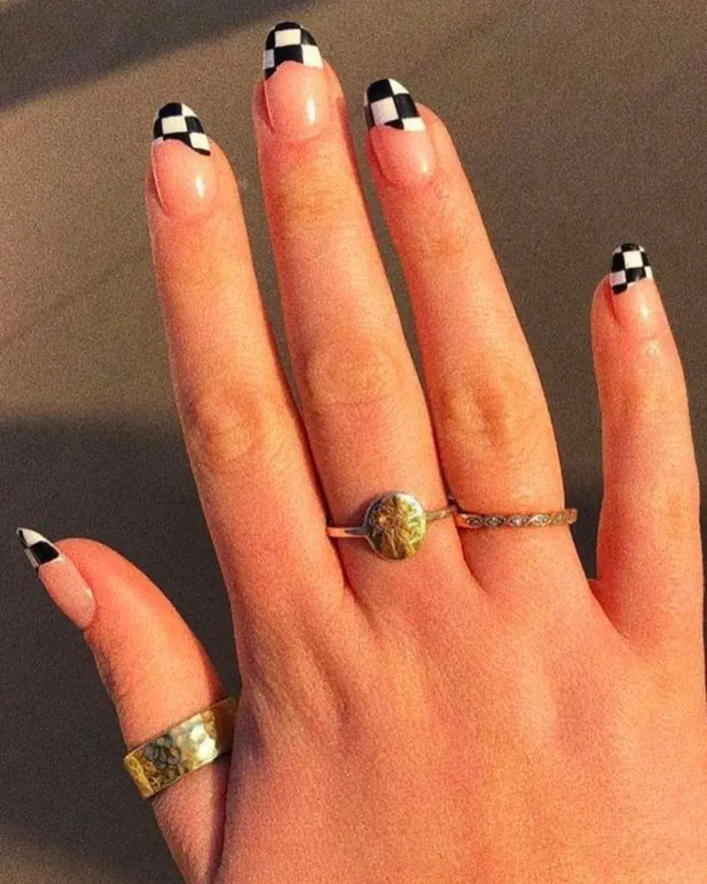 Increíble para las uñas largas, usar este diseño para revolucionar las clásicas francesitas.