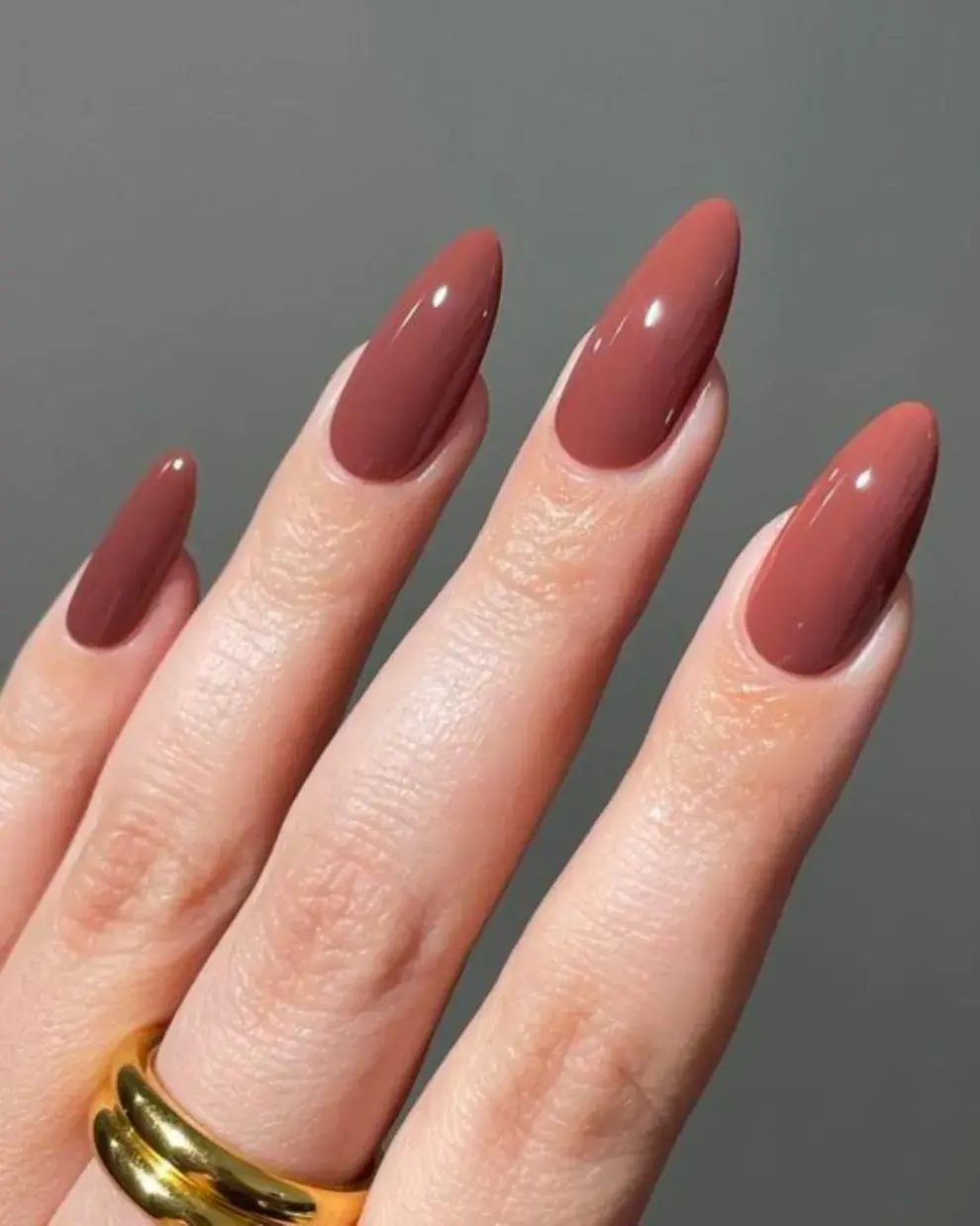 Con los marrones de moda, vuelven los chocolate al nail art.