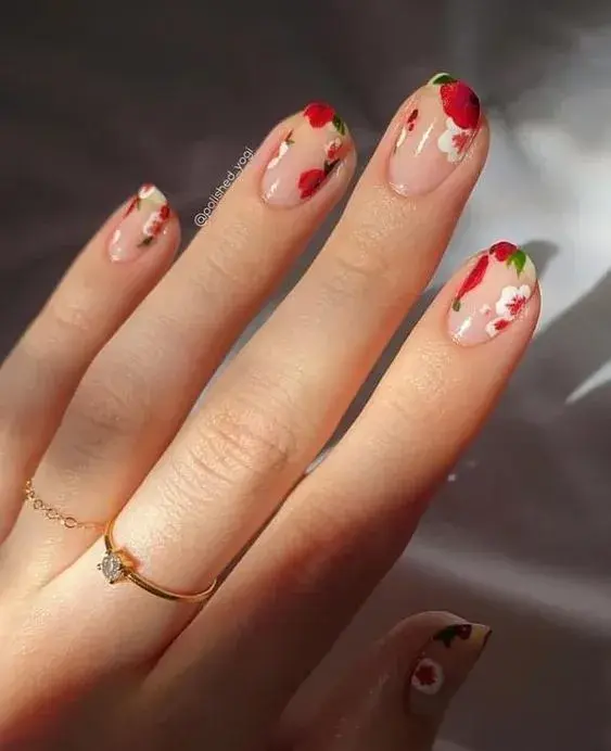 El nail art en rojo es una muy buena opción para usar en este otoño que está por comenzar.