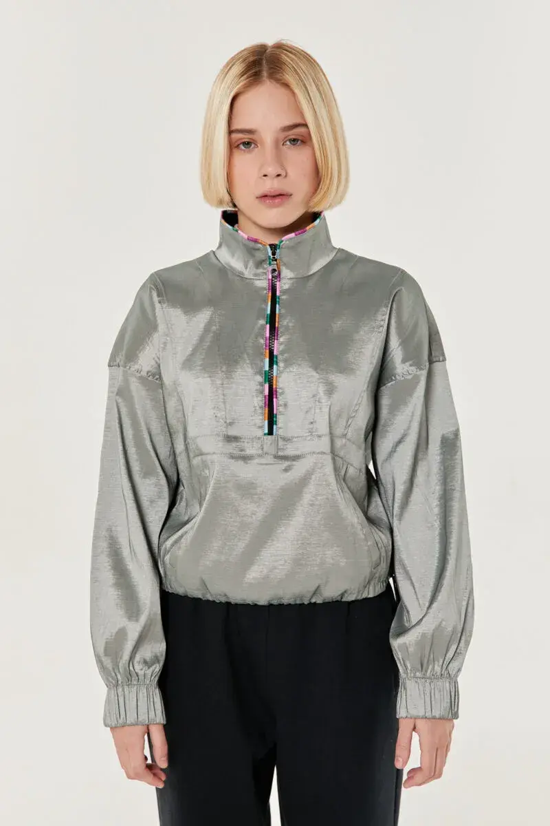 En gris satinado, para darle un poco de brillo a tus outfits. @buddiesoficial
