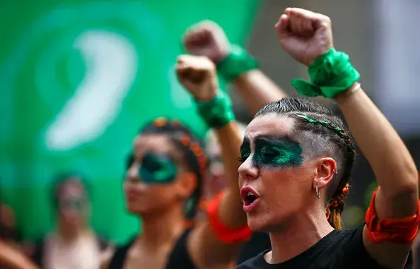 La agenda local pasa por la resistencia y defensa de los derechos adquiridos.