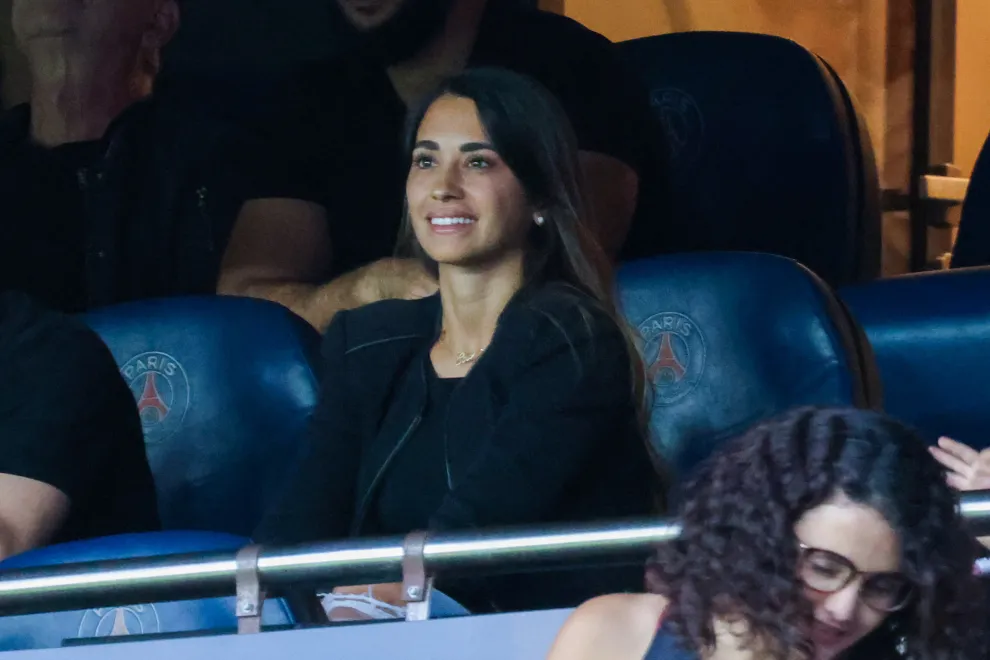 Antonella Roccuzzo viendo un partido del Paris Saint-Germain, en 2022 en París.
