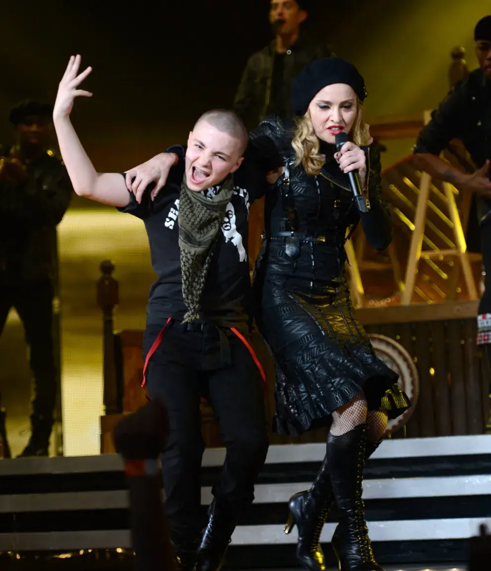 Rocco Ritchie y Madonna en el MDNA tour, en agosto de 2012.