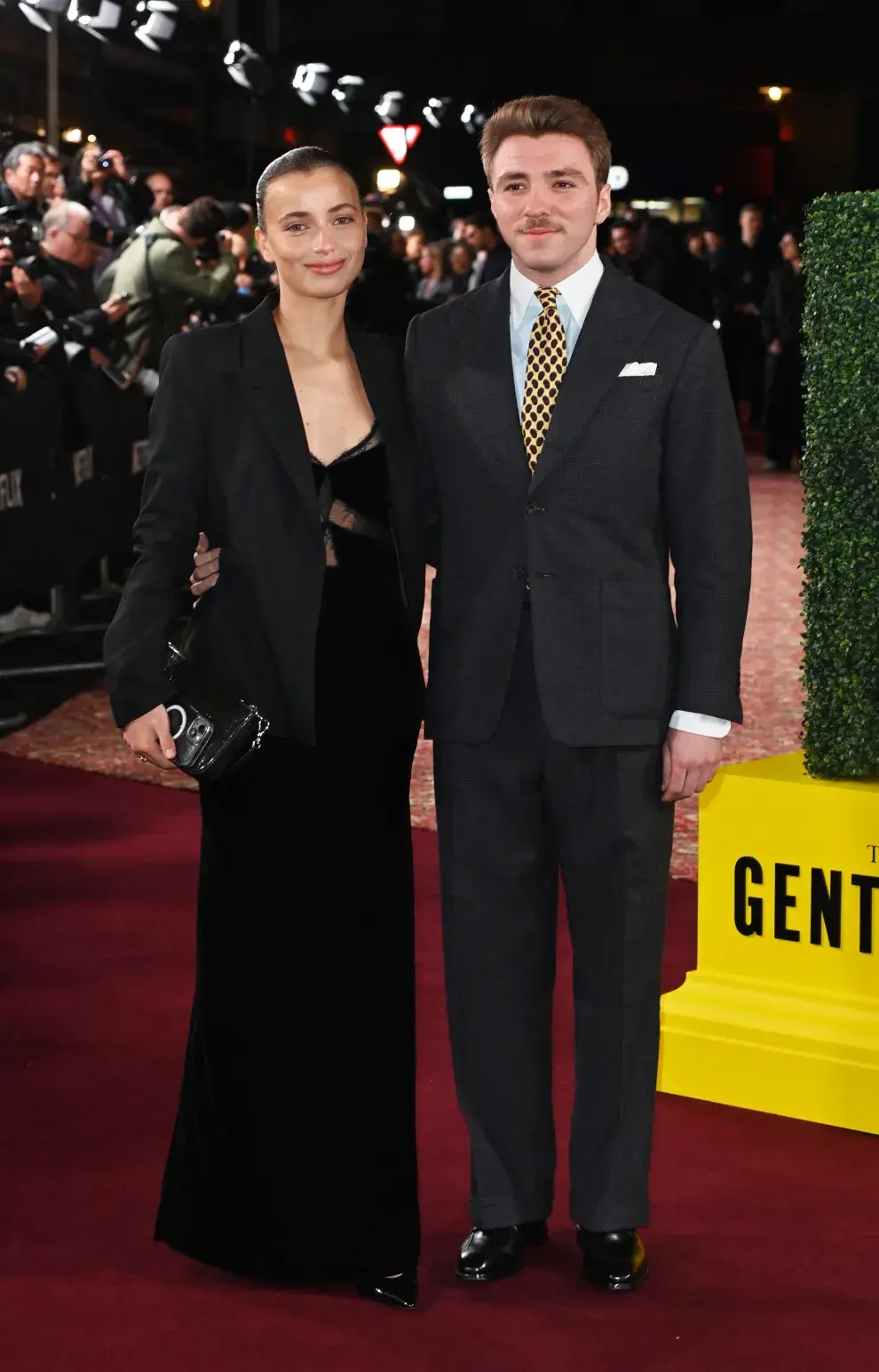 Rocco Ritchie y Olivia Monjardin en la premiere de Los Caballeros.