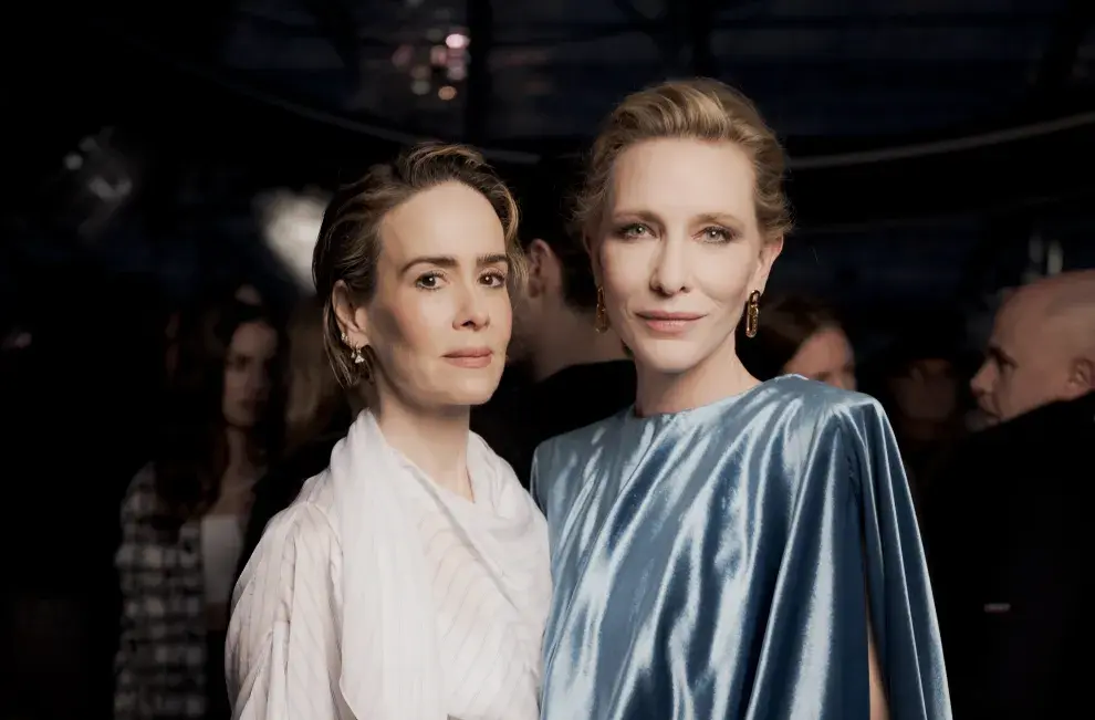 Sarah Paulson y Cate Blanchett en el desfile de Louis Vuitton en la Semana de la Moda en París. 