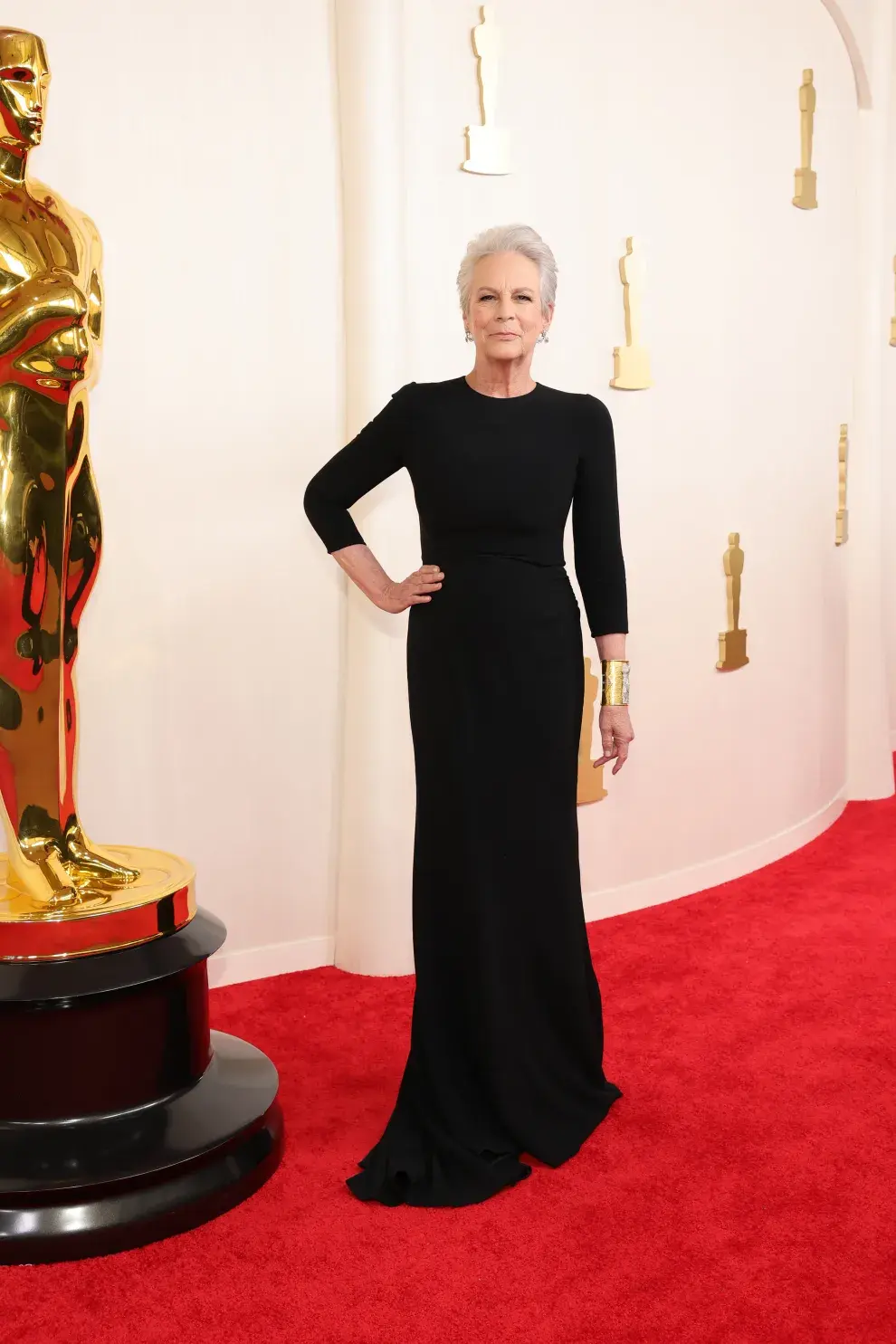 Jamie Lee Curtis en la alfombra roja de los Premios Oscar 2024.