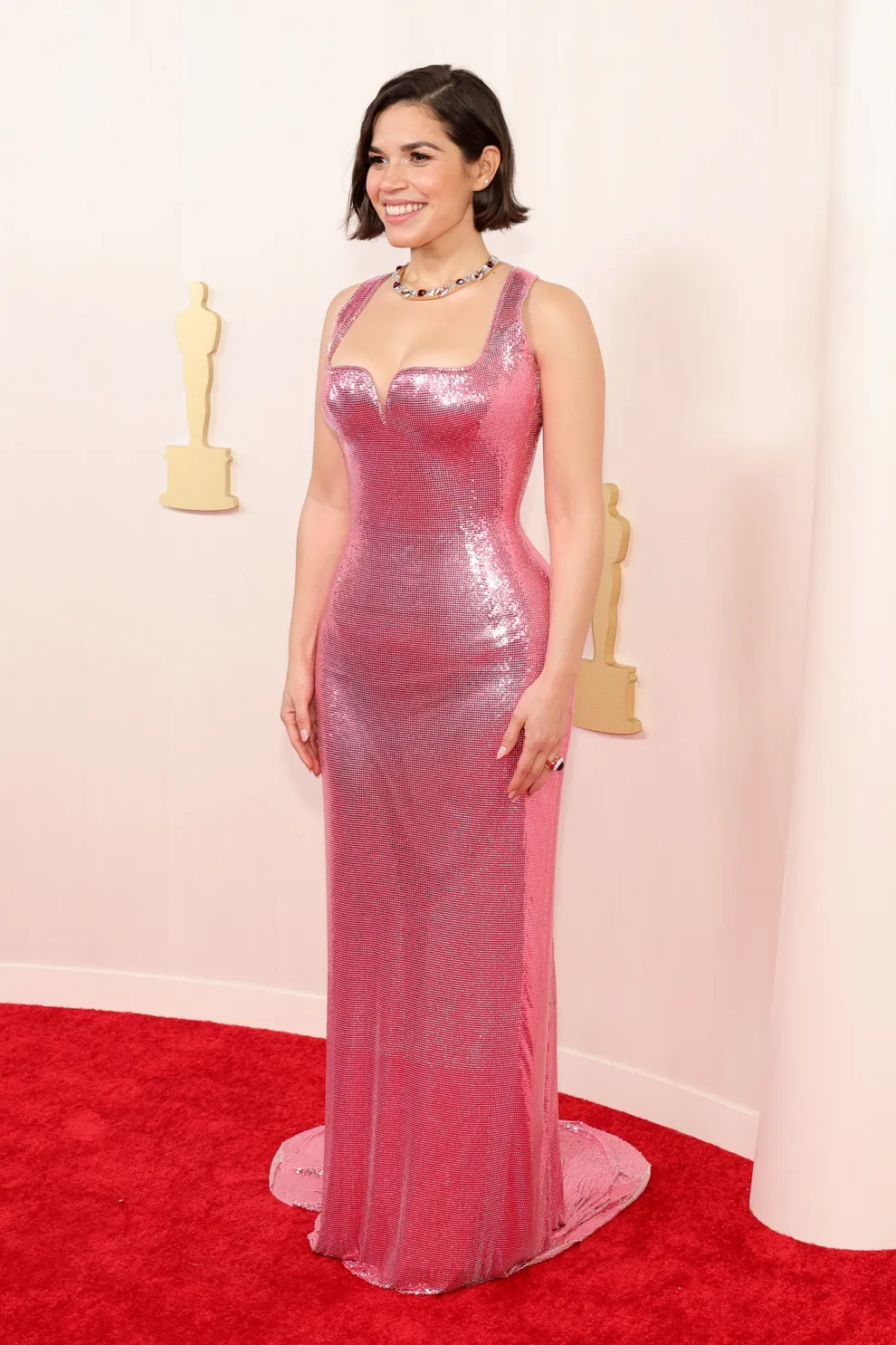 America Ferrera en la alfombra roja de los Premios Oscar 2024.