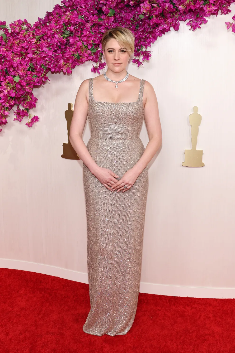 Greta Gerwig en la alfombra roja de los Premios Oscar 2024.
