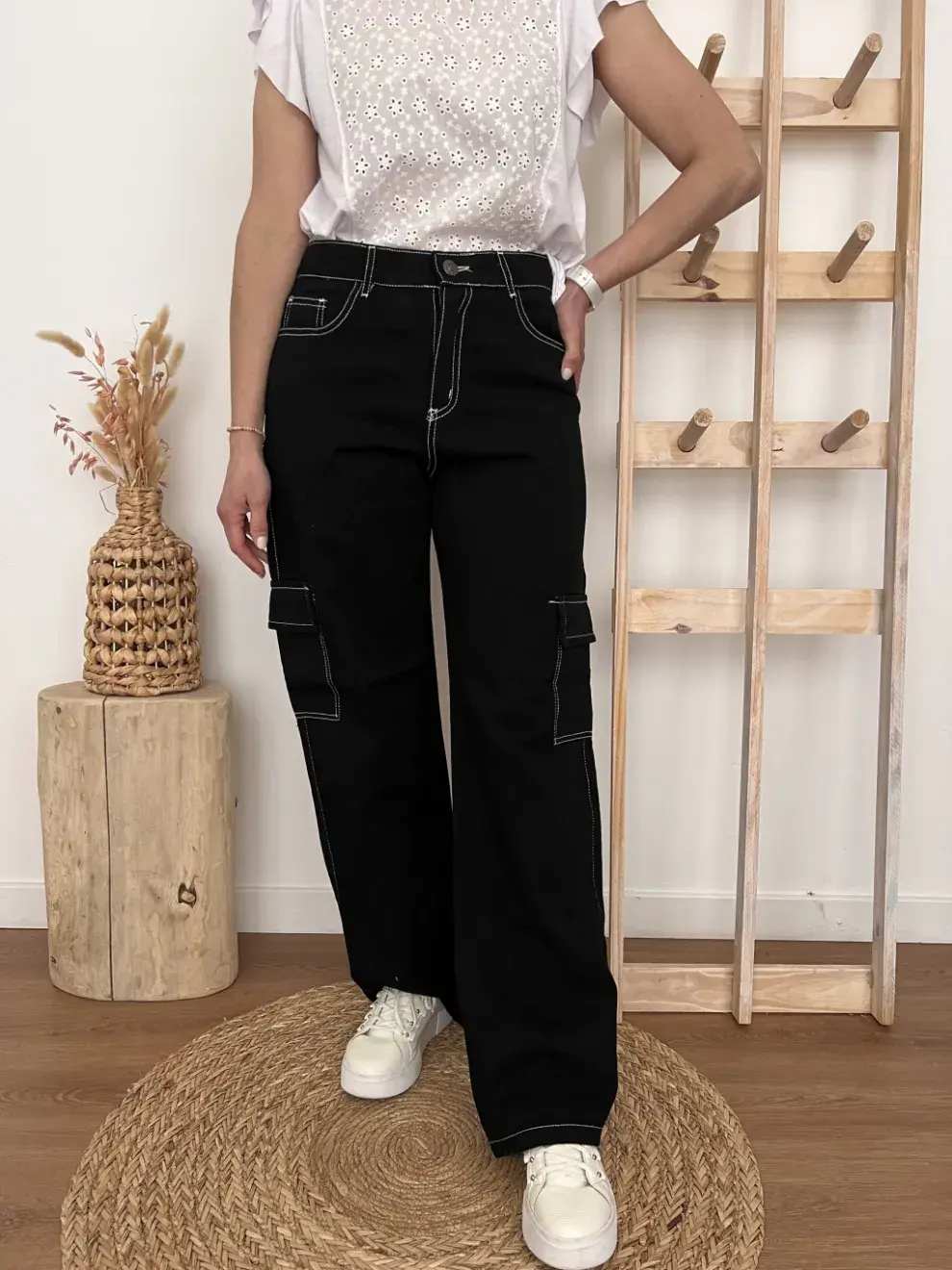 Otro modelo de jean wide leg, pero en color negro. @paloma.clothes