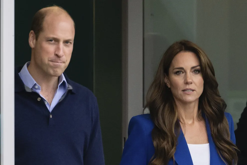 Kate Middleton junto a su esposo, el príncipe William, durante una visita porotoclar en 2023