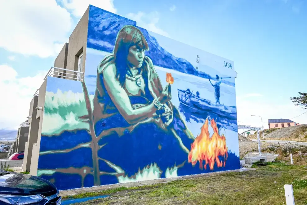 La obra de Leticia Bonetti, de la Ciudad Autónoma de Buenos Aires, y su tributo a los pueblos originarios fueguinos.