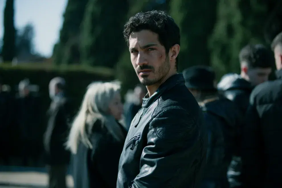 El Chino Darín acompaña en el elenco a Eduard Fernández quien interpreta a Joaquín Manchado.