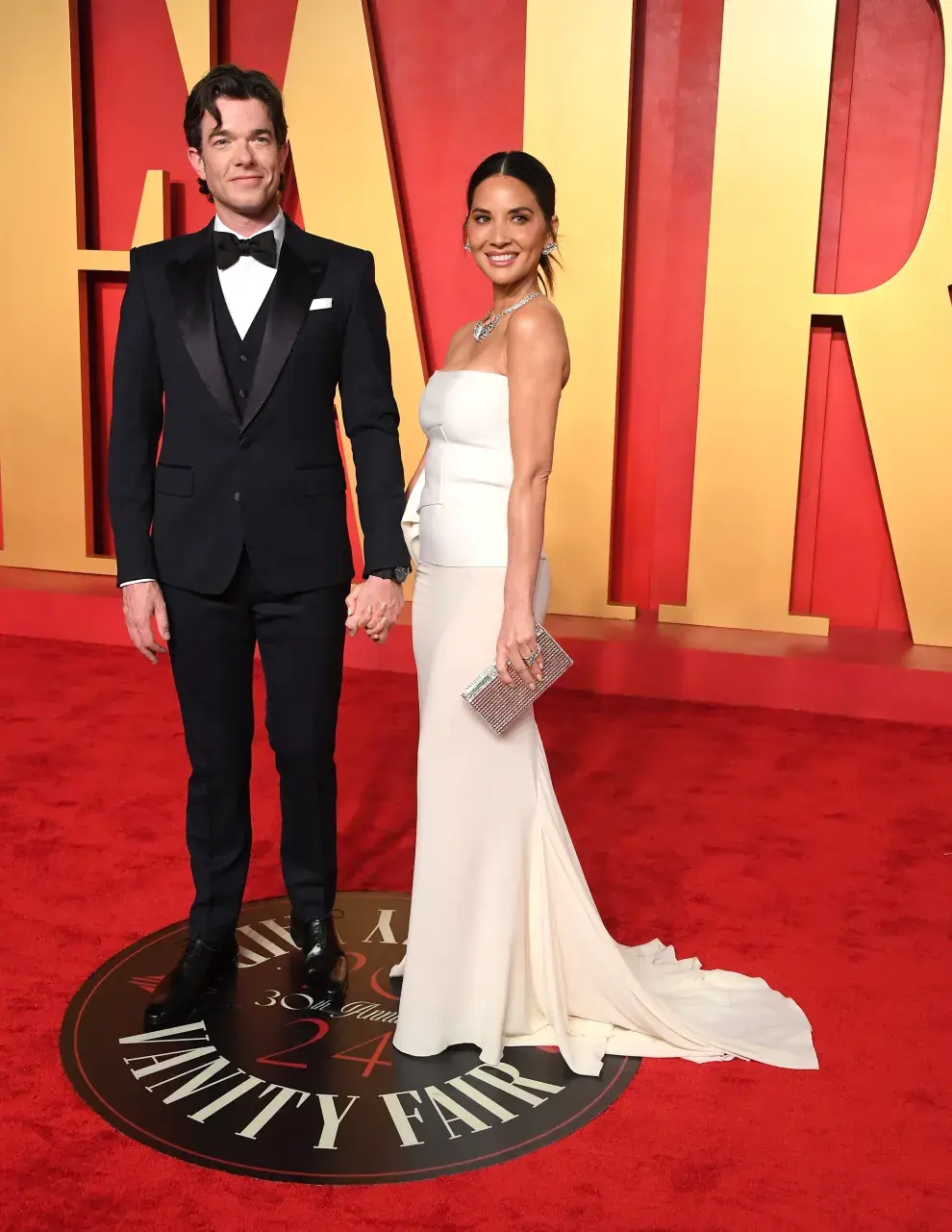 John Mulaney y Olivia Munn en la fiesta de Vanity Fair, post Premios Oscar 2024.