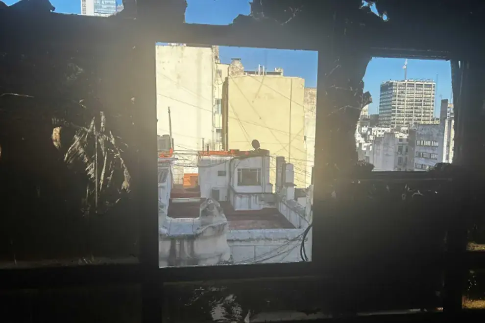 Así quedó la redacción de Revista Anfibia luego del incendio