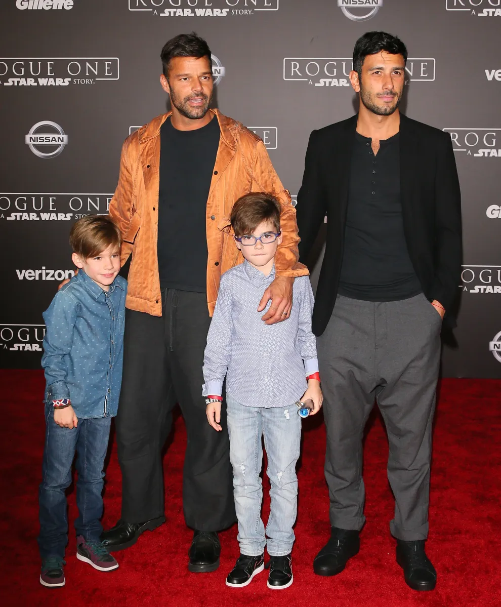 Ricky Martin y Jwan Yosef con los gemelos Matteo y Valentino, en 2016.