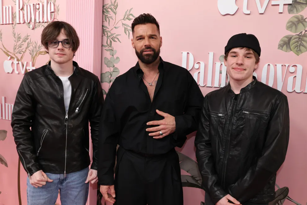 Ricky Martin con los gemelos Matteo y Valentino en la premiere de la serie Palm Royale.
