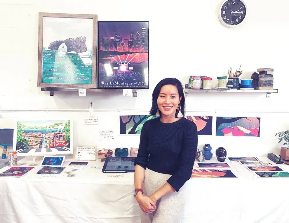 La artista Sophie Diao, creadora del doodle de Google por el 8M de 2024.