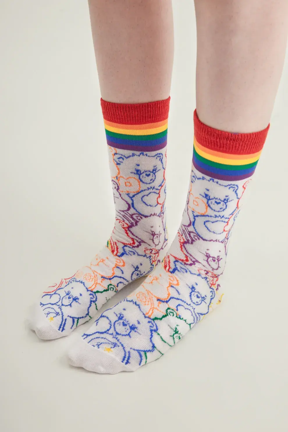 Un revival a las que fuimos niñas en la década del 90: medias de los Ositos Cariñosos y en todos los colores. @thisisfeliznavidad