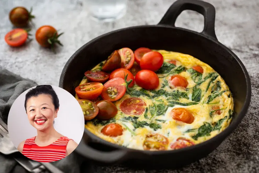 Tortilla de tomate y atún, una receta de Kari Gao.