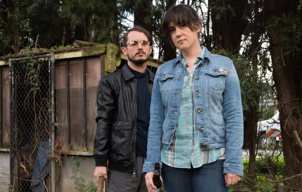 Elijah Wood y Melanie Lynskey protagonizan Ya no me siento a gusto en este mundo.