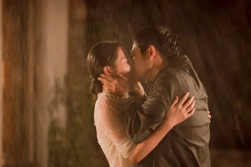 Something in the rain fue definido como un drama romántico.