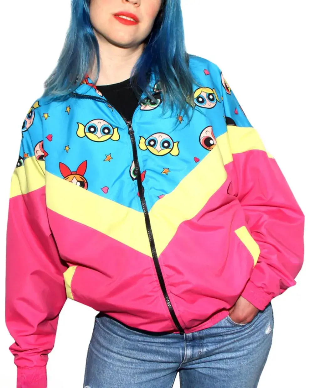 Con colores brillantes y súper ondera, si sos fan de Las chicas superpoderosas es un sí absoluto. Es de This Is Feliz Navidad.
