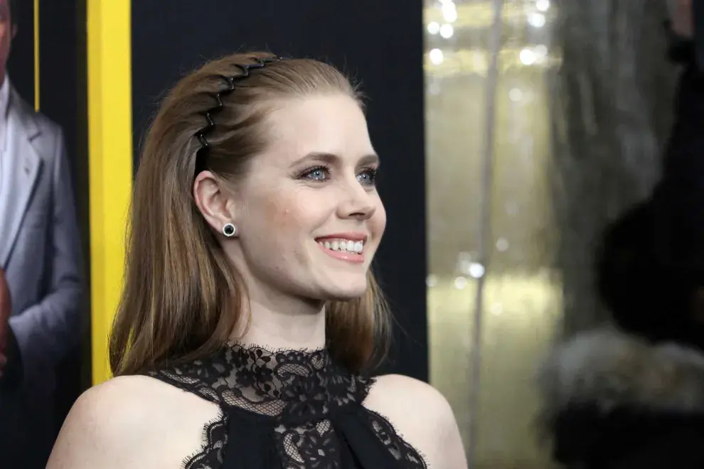 Amy Adams apuesta a la vincha zigzag