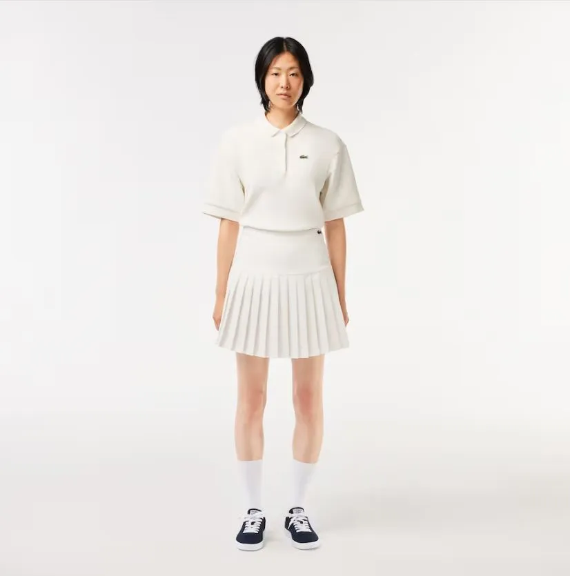 Falda blanca tableada, de Lacoste, la marca emblema del teniscore. @lacoste