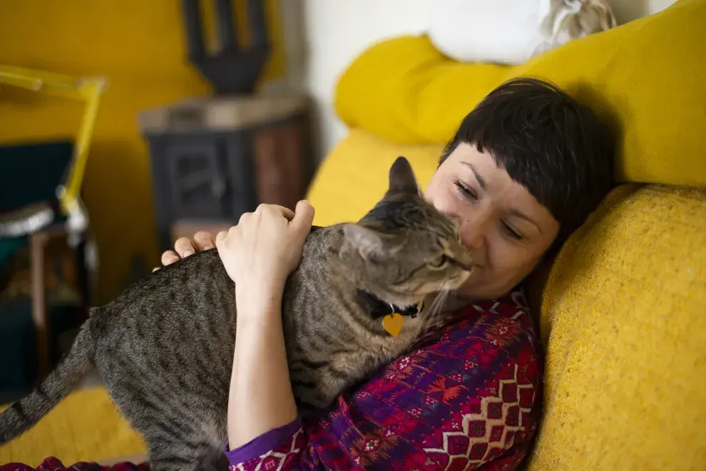 El contacto visual con gatos resulta menos intimidante en personas con TEA.