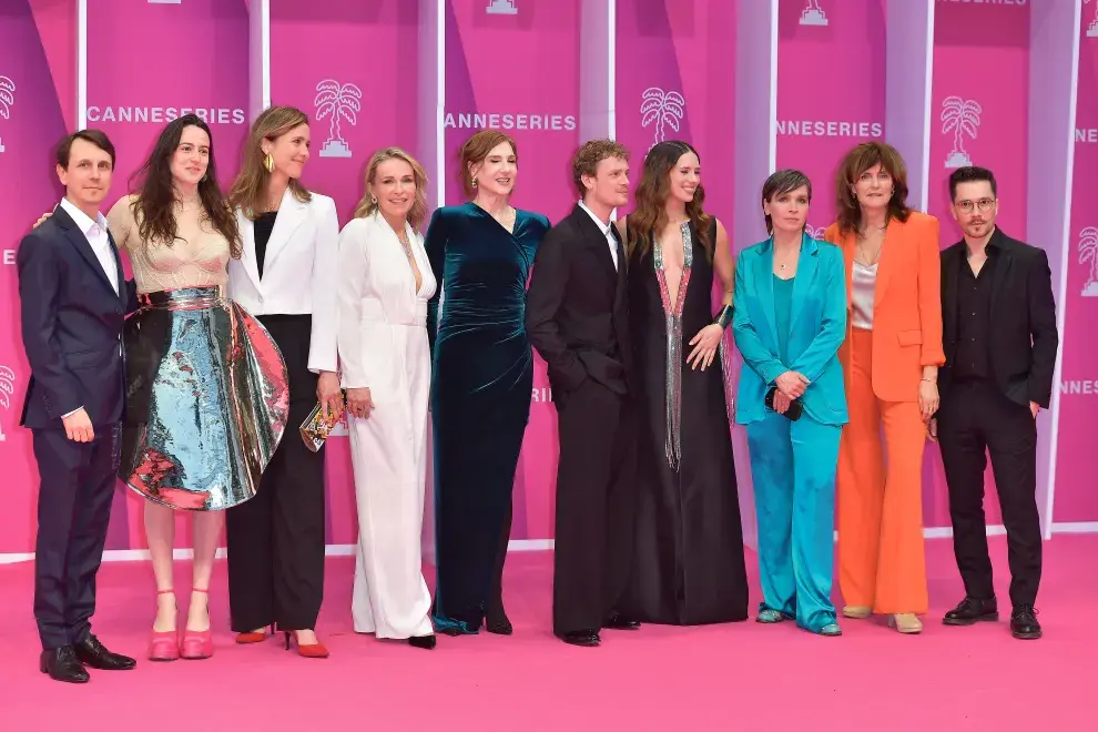 Delfina Chaves y el equipo de la serie Máxima en Cannesseries 2024.