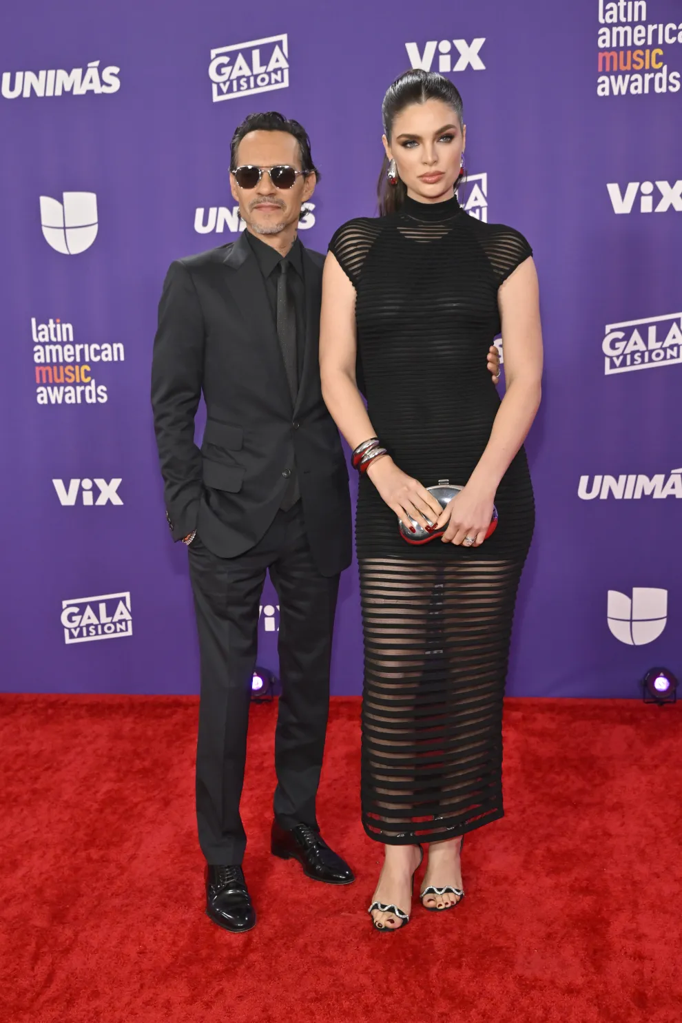 Marc Anthony y Nadia Ferreira en la alfombra roja de los Premios Latin American Music Awards 2024.