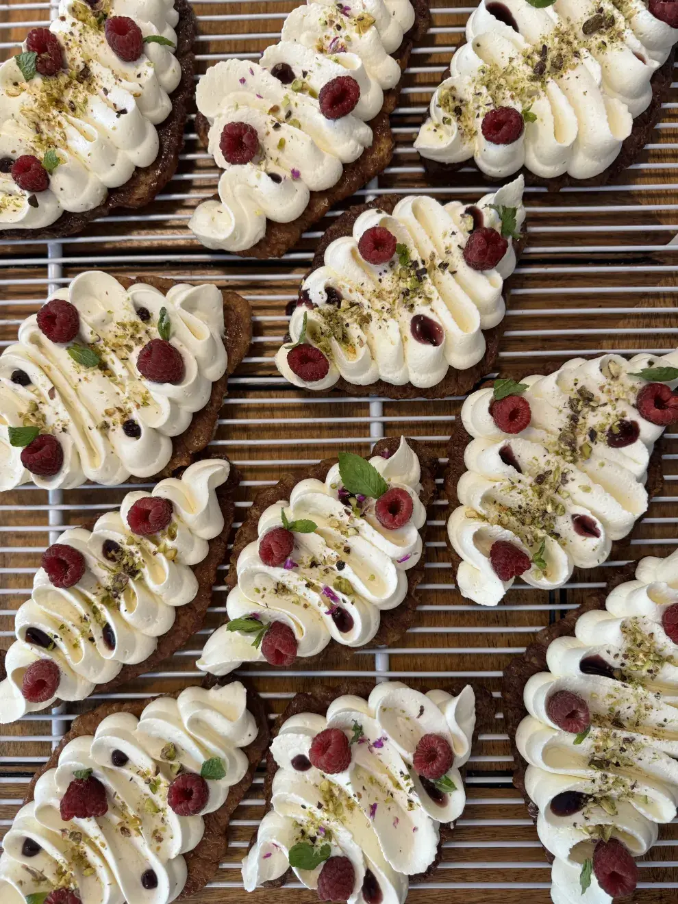 Con toppings dulces o salados, la clave está en el efecto crocante de su masa.