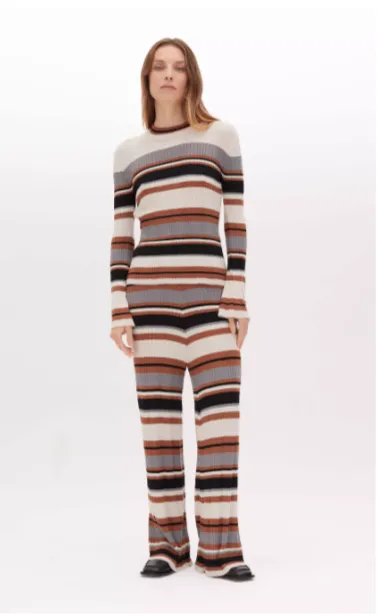 Conjunto de sweater y pantalón de punto. Paula Cahen D´Anvers, $135.900 y $135.900