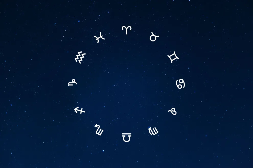 Rueda zodiacal con los 12 signos del zodíaco.