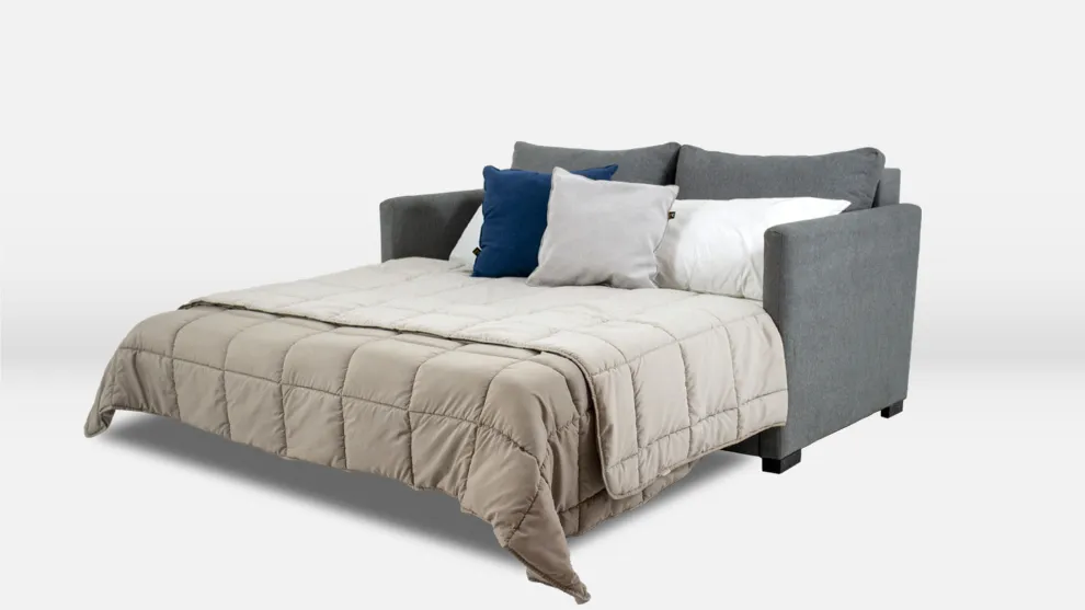 Sofá cama rebatible, ideal para un monoambiente.
