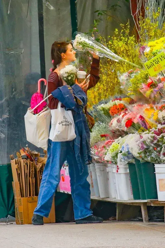 Suri Cruise en Nueva York, cumpliendo 18 años.