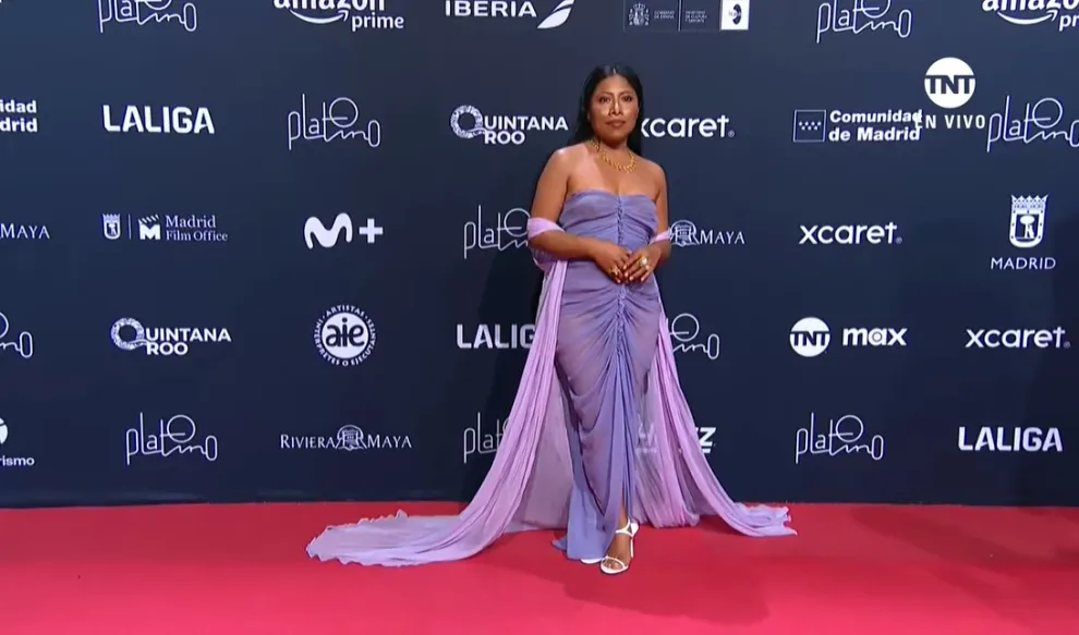 Yalitza Aparicio en la alfombra roja de los Premios Platino 2024.