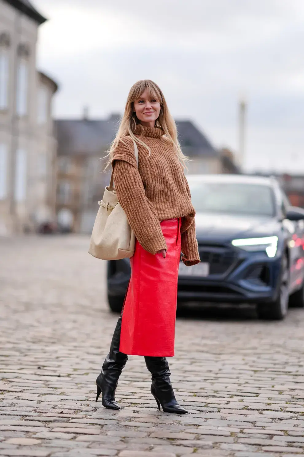 Look de invierno con sweater de lana. Las botas con un gran ítem este invierno, probá también con unas motoqueras. 