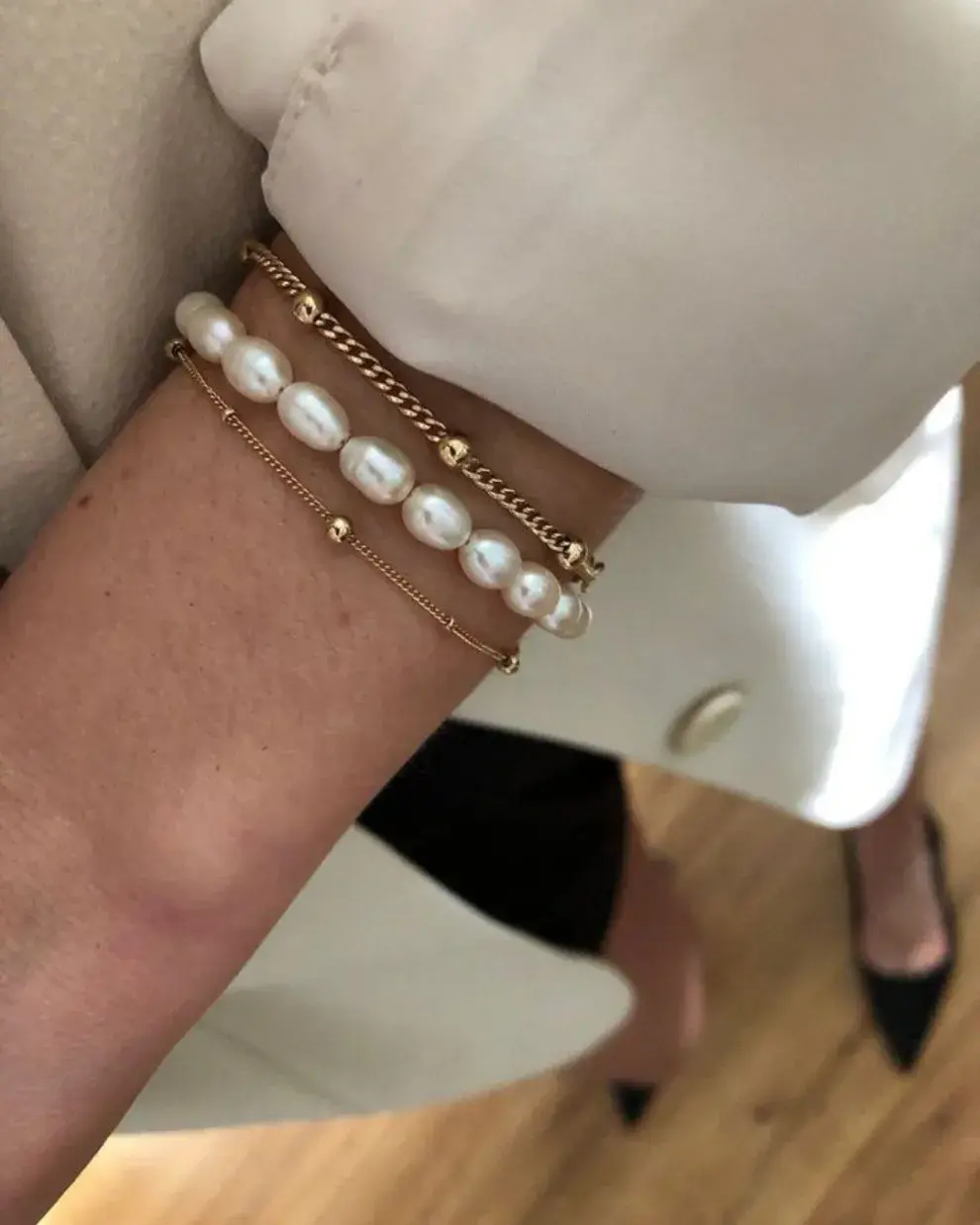 Las pulseras de perlas chiquitas, son súper delicadas y dan un touch súper elegante. Podés combinarlas con otras cadenitas.