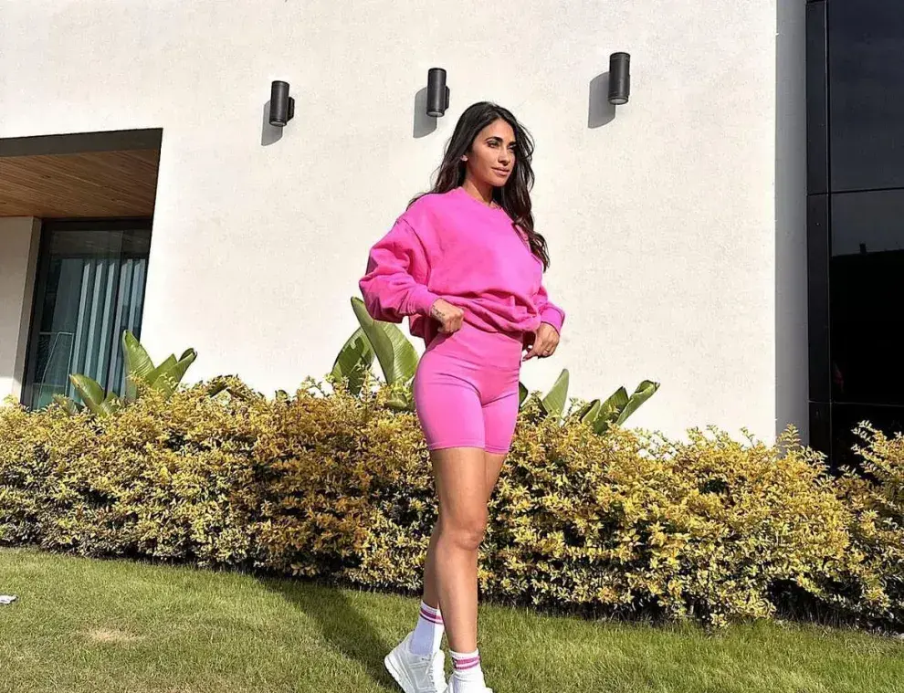 Antonela Roccuzzo luce su color preferido.