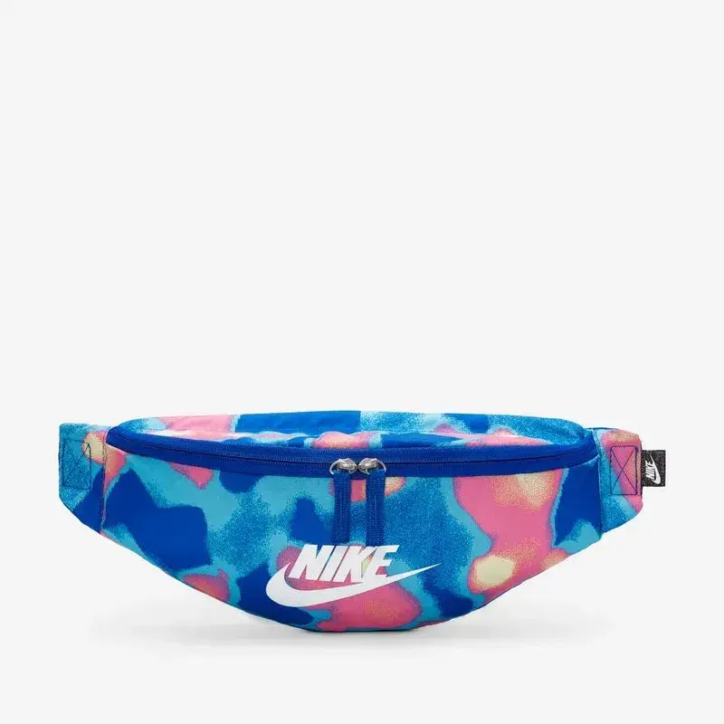 Cómoda y colorida, para ir bien canchera a un recital o usarla para ir al gym. Es de nike.com.ar
