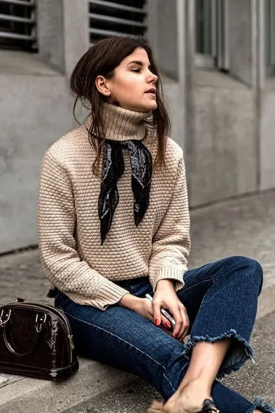 Pañuelo con cuellos altos: una opción ideal para el invierno.