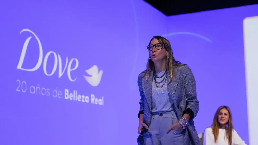 Pía Fittipaldi, Brand Manager de Dove, en el panel realizado junto a expertas para el lanzamiento de la campaña.